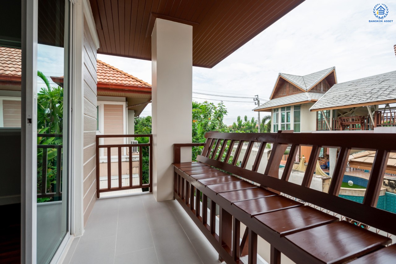 บ้านมือสองตกแต่งใหม่ ม.นนทรี5 พระราม5 เนื้อที่ 60 ตร.ว. ฟังก์ชัน 3 ห้องนอน 3 ห้องน้ำ 1 ห้องอเนกประสงค์ 1 ห้องแม่บ้านพร้อมห้องน้ำในตัว จอดรถได้ 2 คัน บนสุดยอดทำเล! ใกล้รถไฟฟ้า "สถานีแยกติวานนท์" และทางด่วน"ศรีรัช" ขับรถเพียง 5 นาที ก็ถึงวงเวียนพระราม5 ที่เชื่อมต่ออีกหลายหลายเส้นทางได้อย่างรวดเร็ว